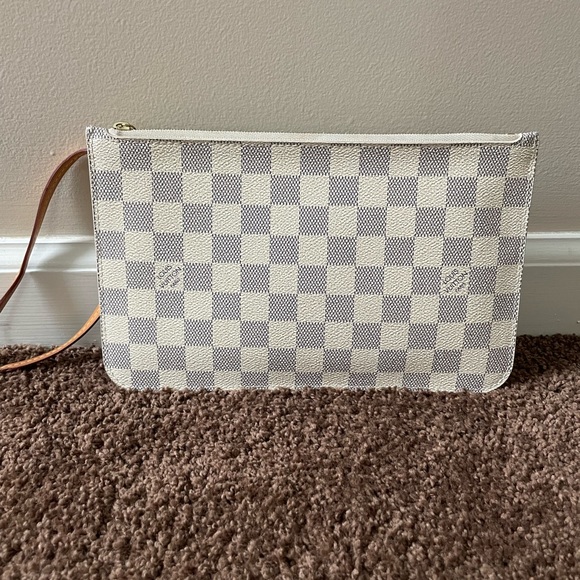 Louis Vuitton Neverfull - Picture 2 of 6